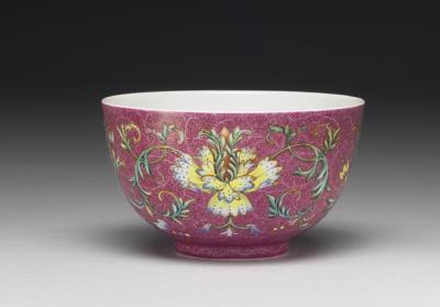 图片[2]-Teacup in yang-ts’ai enamels with incised red ground pattern of flower brocade 1742 (Ch’ien-lung reign)-China Archive